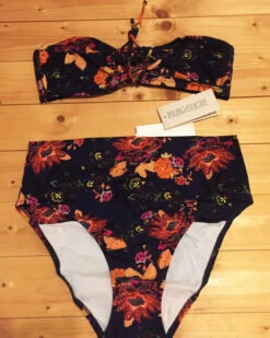 Pain De Sucre: Cuba 05 Bikini